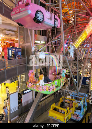 Riesenrad in Toys R uns, Times Square, New York Stockfoto