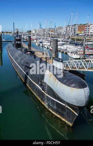 Russische Diesel-elektrische u-Boot B-143 / U-480 Foxtrott Typ 641 im Themenpark Seafront Maritime in Zeebrugge, Belgien Stockfoto