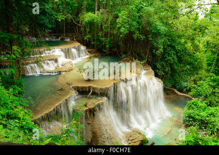 Huay Mae Kamin Wasserfall im Khuean Srinagarindra Nationalpark, Kanchanaburi Provinz Stockfoto