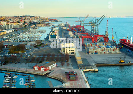 Übersicht der Lissaboner Hafen und industriellen Hafens. Portugal Stockfoto