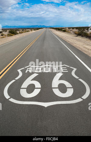 ROUTE 66 SCHILD NATIONAL TRAILS HIGHWAY AMBOY KALIFORNIEN USA Stockfoto