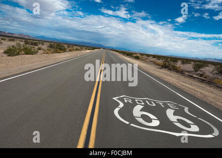 ROUTE 66 SCHILD NATIONAL TRAILS HIGHWAY AMBOY KALIFORNIEN USA Stockfoto