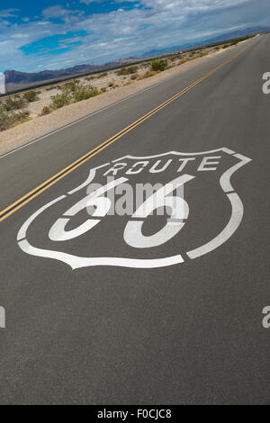 ROUTE 66 SCHILD NATIONAL TRAILS HIGHWAY AMBOY KALIFORNIEN USA Stockfoto