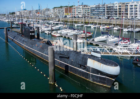 Russische Diesel-elektrische u-Boot B-143 / U-480 Foxtrott Typ 641 im Themenpark Seafront Maritime in Zeebrugge, Belgien Stockfoto