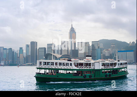 Fähre auf dem Weg von Hongkong nach Kowloon Insel Stockfoto