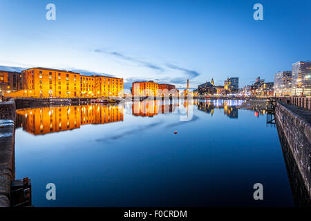 Skyline von Liverpool Waterfront mit seinen berühmten Gebäuden wie Pierhead, Albert Dock, Salzhaus, ferry terminal etc.. Stockfoto