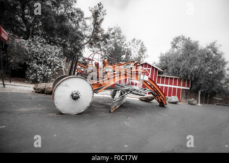 Ein antikes Grader im Casa de Fruita Orchard Resort in der Nähe von Gilroy, Kalifornien Stockfoto