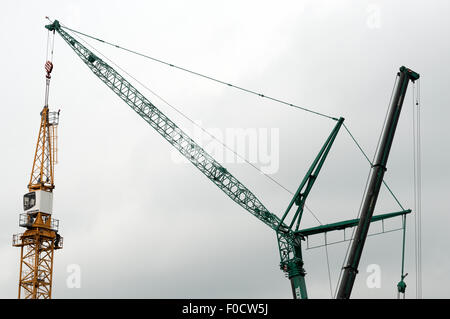 Turmdrehkran abgebaut Düsseldorf Stockfoto