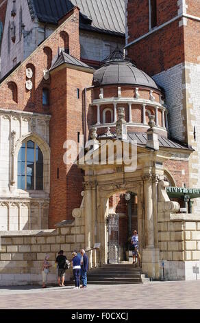 Wawel, Krakau, Polen, 28. Juli 2015. Königsschloss Wawel, Sitz der polnischen Könige aus dem 12. bis 17. Jahrhundert. Kathedrale. Stockfoto