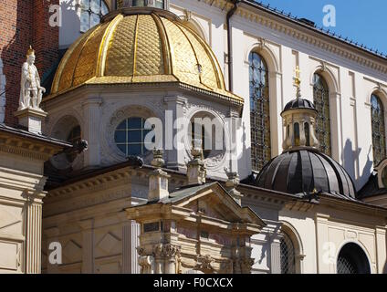 Wawel Kathedrale, Krakau, Polen, 28. Juli 2015. Königsschloss Wawel, Sitz der polnischen Könige aus dem 12. bis 17. Jahrhundert. Stockfoto