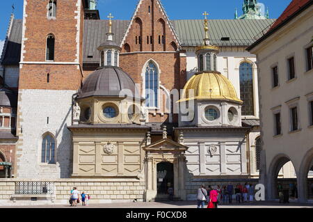 Wawel Kathedrale, Krakau, Polen, 28. Juli 2015. Königsschloss Wawel, Sitz der polnischen Könige aus dem 12. bis 17. Jahrhundert. Stockfoto