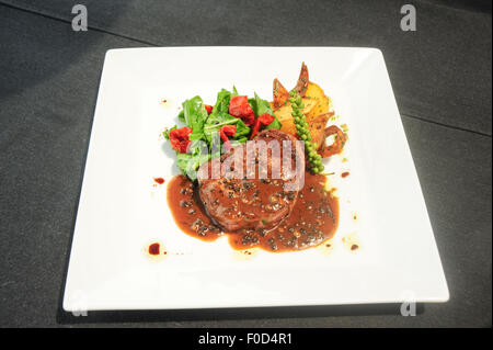 Rindersteak mit Pfeffersoße Stockfoto