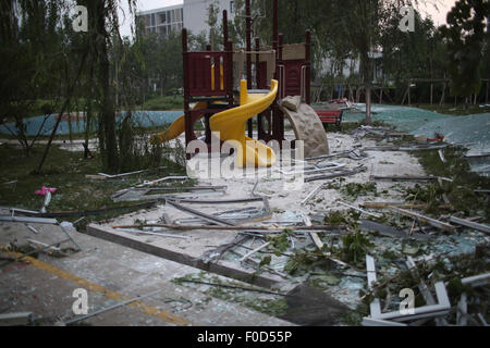 Tianjin, China. 13. August 2015. Gesamtansicht der Zerstörung nach Explosionen im Hafengebiet in Tianjin, Nordchina, 13. August 2015. 17 Menschen wurden getötet und ein weiterer 283 Menschen verletzt im Krankenhaus, offizielle Medien sagte. Bildnachweis: CPRESS PHOTO LIMITED/Alamy Live-Nachrichten Stockfoto