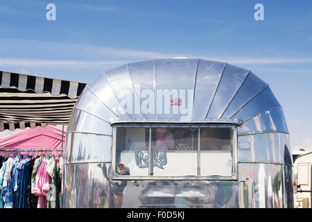 Airstream Wohnwagen auf einen Vintage Retro Festival. Großbritannien Stockfoto