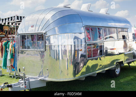 Airstream Wohnwagen auf einen Vintage Retro Festival. Großbritannien Stockfoto