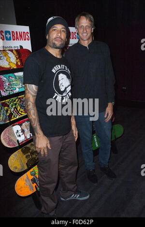 Los Angeles, Kalifornien, USA. 12. August 2015. Ben Harper und Tony Hawk besuchen dritten jährlichen Boards und Bands Auktion am 12. August 2015 im London Hotel in West Hollywood, Kalifornien Credit: TLeopold/Globe Fotos/ZUMA Draht/Alamy Live News Stockfoto