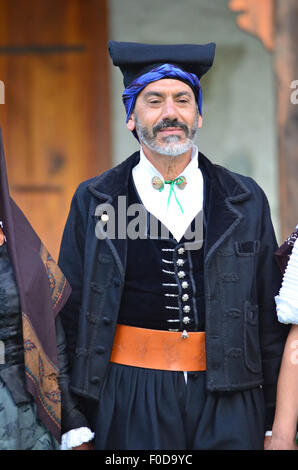 Tänzerinnen und Tänzer aus Sardinien, Italien, Durchführung der CIME-Festival Stockfoto