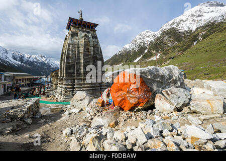 Die kleine Stadt um Kedarnath Tempel bekam völlig zerstört durch das Hochwasser des Flusses Mandakini in 2013, nur noch Ruinen übrig sind Stockfoto