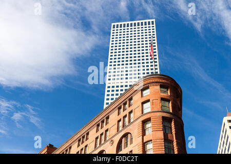 Altes aus rotem Backstein-Hotel mit modernen Bürogebäude Denver Colorado USA Stockfoto