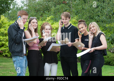 Ein Niveau von britischen Schülern - erhaltenen Ergebnisse dieser Gruppe sind aus Norden Bromsgrove High School, Worcestershire UK Stockfoto