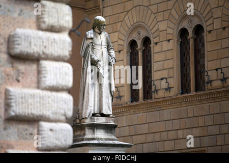 Sallustio Bandini Statue in Piazza Salimbeni. Siena, Toskana Stockfoto