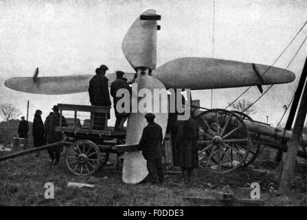 Energie, Wind, Ventimotor, Windkraftwerk, entwickelt von Kurt Bilau (1872 - 1941), Anhebung der Propellerflügel, aus: 'Koralle', Nr. 6, Berlin, 1925, Additional-Rights-Clearences-not available Stockfoto
