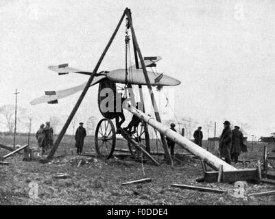 Energie, Wind, Ventimotor, Windkraftwerk, entwickelt von Kurt Bilau (1872 - 1941), Anhebung der Propellerflügel, aus: 'Koralle', Nr. 6, Berlin, 1925, Additional-Rights-Clearences-not available Stockfoto