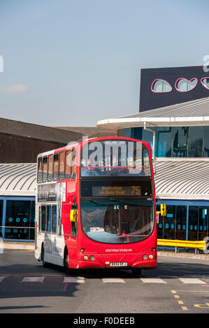 Doppeldeckerbus in West Bromwich in den West Midlands, England. Stockfoto