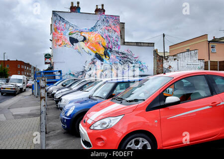 Ein Papagei Wandbild des brasilianischen Künstlers Luis sieben Martins erstellt, ist auf der Seite der Freimaurer Pub für Upfest 2015 LM7 aka gemalt werden. Stockfoto