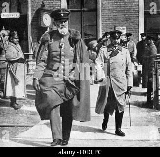 Leopold, 9.2.1846 - 28.9.1930, Prinz von Bayern, deutscher general, mit Feldmarschall Paul von Hindenburg, 1916, Stockfoto