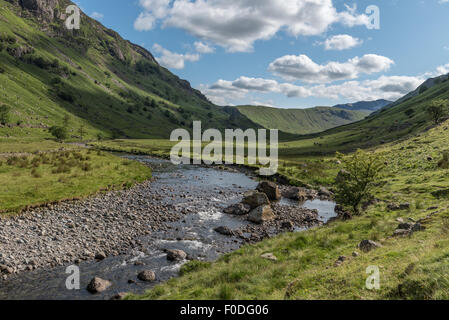 Langstrath Beck im englischen Lake District Stockfoto