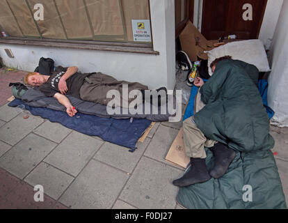 Obdachlose Männer schlafen rau in Brighton Stockfoto