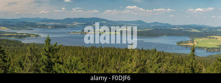 Panorama des Sees Lipno in Süd Böhmen, Tschechische Republik, Europa, 160 km oder 100 Meilen südlich von Prag. Stockfoto