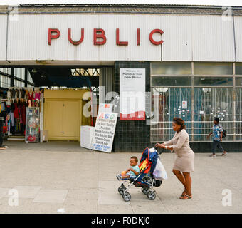 Die Markthalle in Woolwich in Südost-London Stockfoto