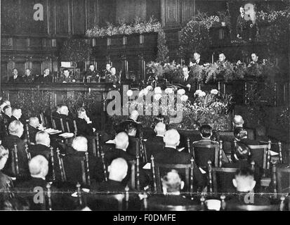 Goebbels, Joseph, 29.10.1897 - 1.5.1945, deutscher Politiker (NSDAP), halbe Länge, Rede vor der Akademie für Deutsches Recht, 1936, Stockfoto