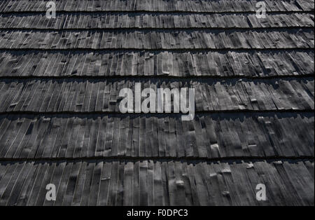 Rustikal traditionelles Schindeldach Hintergrund. Traditionelle vintage Dachterrasse, Bild für den Hintergrund verwenden. Stockfoto