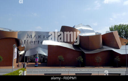 Herford, Deutschland. 9. August 2015. Das Marta Herford Museum für zeitgenössische Möbel-Kunst und Design in Herford, Deutschland, 9. August 2015. Foto: HERMANN JOSEF WOESTMANN/DPA - NO WIRE SERVICE - © Dpa/Alamy Live-Nachrichten Stockfoto