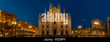 Panoramische Ansicht der Mailänder Dom und Vittorio Emanuele II Einkaufspassage in der Nacht. Mailand Italien. Stockfoto