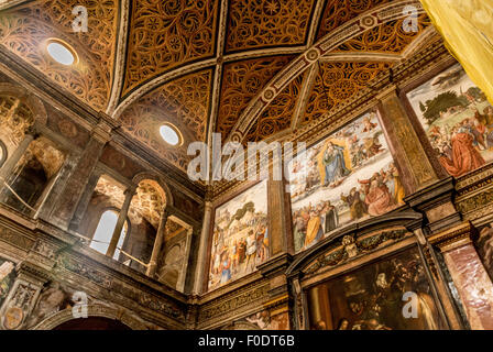 Friese gemalt an den Wänden und Decke der Chiesa di San Maurizio al Monastero Maggiore Stockfoto