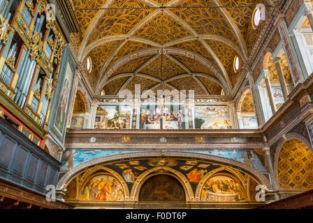 Friese malte auf die Wände und die Decke der Chiesa di San Maurizio al Monastero Maggiore, Mailand. Stockfoto