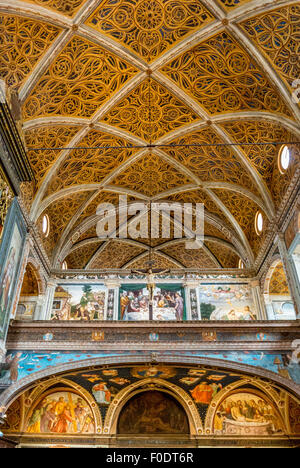 Friese gemalt an den Wänden und Decke der Chiesa di San Maurizio al Monastero Maggiore Stockfoto