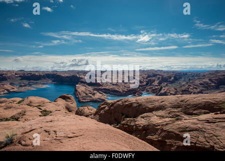 Blick hinunter in Richtung Lake Powell in der Nähe von Loch in der Rock horizontale Zusammensetzung Stockfoto