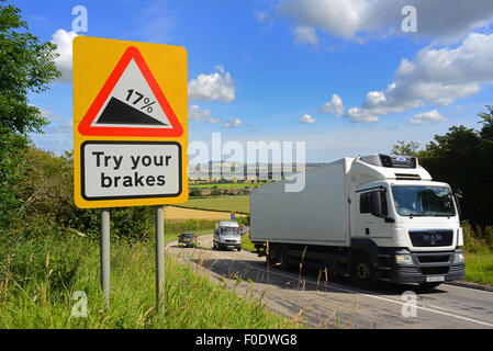 LKW vorbei versuchen Ihre Bremsen Warnzeichen oben Staxton Hill Yorkshire Großbritannien Stockfoto