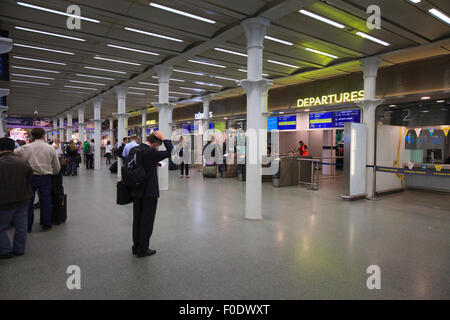 Eurostar check-in Bereich am Bahnhof St Pancras in London Stockfoto