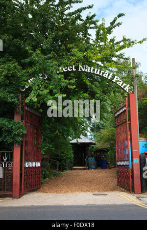 Eingang zum Naturpark Camley Street in London Stockfoto