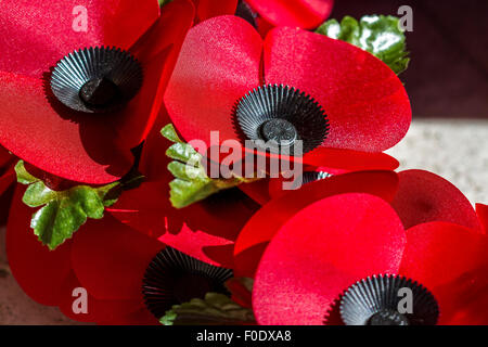 Roter Mohn auf einem Gedenktag-Kranz in London, Großbritannien Stockfoto