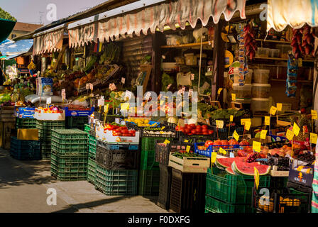 Obst und Gemüse im Stadtteil Navigli in Mailand, Italien. Stockfoto