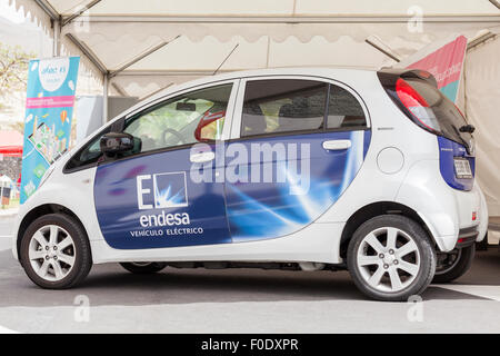 Peugeot Ion voll Elektro-Auto mit spanischen macht Endesa Firmenlogo auf der Seite bei einer nachhaltigen Verkehrs-Demo in Adeje, Tener Stockfoto