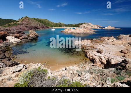 Blick über Cala Pregondo und Cala Pregonda, in der Nähe von Fornells, Nordküste, Menorca, Balearen, Spanien, Europa Stockfoto