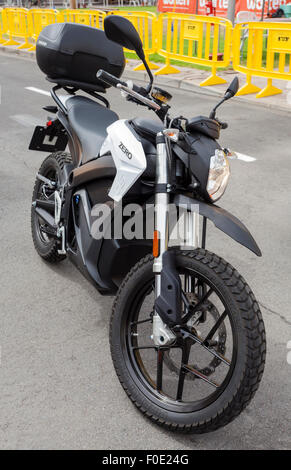 Elektro-Motorräder auf dem Display an der AdejeTec Experience Day auf dem Gelände des Tourismus-Entwicklungszentrum Adeje, Teneriffa, Stockfoto